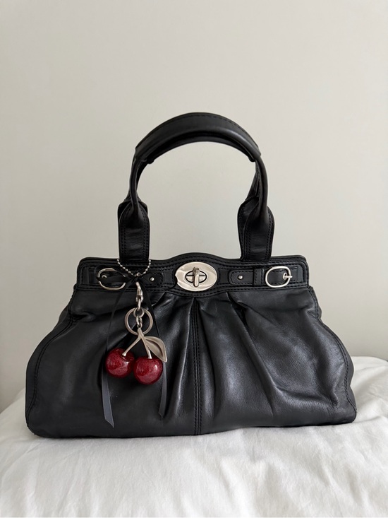 Coach Handbags - vintage Coach Black Leather Garnet Turlock Tote bag